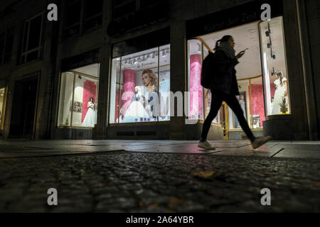 Dresde, Allemagne. 22 octobre, 2019. La boutique de mode mariage Dresden - par Uwe Hermann dans le Gewandhausstraße. C'est la plus grande suite nuptiale Saxe et festive pourvoyeur. Credit : Jens Kalaene Zentralbild-/dpa/ZB/dpa/Alamy Live News Banque D'Images