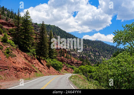 La route entre San Juan et Ridgway Placerville, Californie Banque D'Images