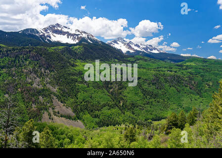 Chaînes de montagnes près de Telluride, Colorado le long de la côte de San Juan Skyway Banque D'Images