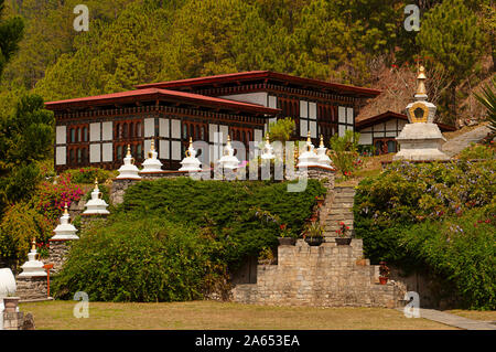 Petites stupas dans Chortenm Khamsum Yulley Namgyal, district de Punakha au Bhoutan Banque D'Images