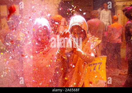 Festival Holi célébration veuves Gopinath temple, Uttar Pradesh, Inde, Asie Banque D'Images