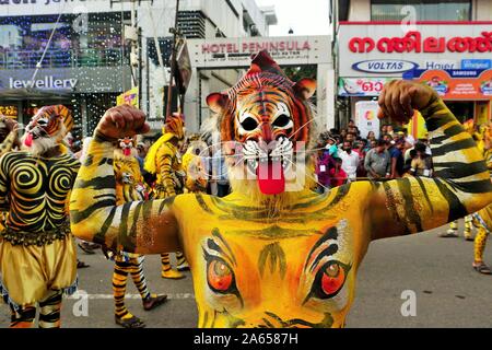 Pulikali Tiger Dance procession, Onam festival, Thrissur, Kerala, Inde, Asie Banque D'Images