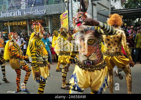 Pulikali Tiger Dance procession, Onam festival, Thrissur, Kerala, Inde, Asie Banque D'Images