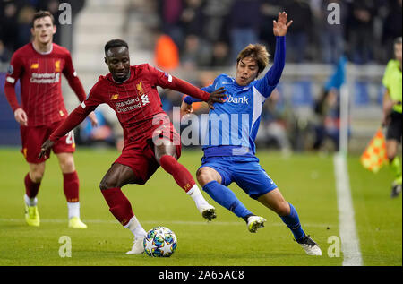 Naby Keita de Liverpool FC, Junya Ito de KRC Genk KRC Genk-Liverpool au cours des Champions le 23 octobre 2019 à Genk, en Belgique. Credit : Geert van arrêt Erven/SCS/AFLO/Alamy Live News Banque D'Images
