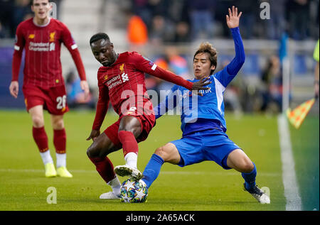 Naby Keita de Liverpool FC, Junya Ito de KRC Genk KRC Genk-Liverpool au cours des Champions le 23 octobre 2019 à Genk, en Belgique. Credit : Geert van arrêt Erven/SCS/AFLO/Alamy Live News Banque D'Images