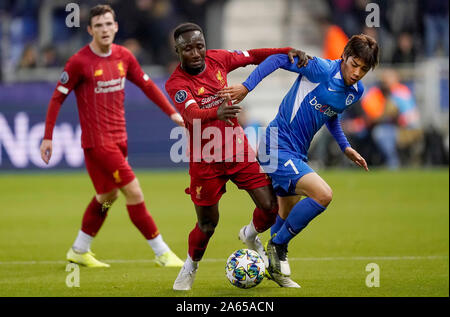 Naby Keita de Liverpool FC, Junya Ito de KRC Genk KRC Genk-Liverpool au cours des Champions le 23 octobre 2019 à Genk, en Belgique. Credit : Geert van arrêt Erven/SCS/AFLO/Alamy Live News Banque D'Images