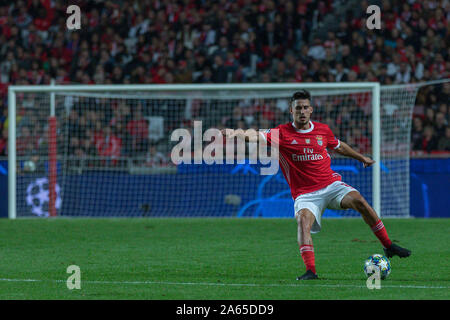 Lisbonne, Portugal. 23 Oct, 2019. Le milieu de terrain du Benfica du Brésil Gabriel (8) en action pendant le match de la 1er tour du groupe G de la Ligue des Champions, SL Benfica vs Olympique Lyonnais © Alexandre de Sousa/Alamy Live News Banque D'Images