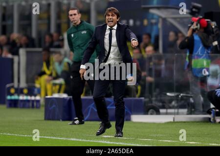 Milan, Italie. 23 Oct, 2019. firo : 23.10.2019, football, Ligue des Champions, saison 2019/2020, 3e match de l'Inter Milan - Borussia Dortmund, l'entraîneur Antonio Conte, l'Inter Milan, Inter, Milan, plein la figure, le geste, l'utilisation du crédit dans le monde entier | : dpa/Alamy Live News Banque D'Images