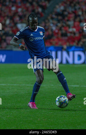 Lisbonne, Portugal. 23 Oct, 2019. Avant de Lyon de Burquina Faso Bertrand Traore (10) en action pendant le match de la 1er tour du groupe G de la Ligue des Champions, SL Benfica vs Olympique Lyonnais © Alexandre de Sousa/Alamy Live News Banque D'Images