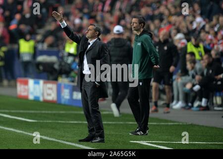 Prague, République tchèque. 24 Oct, 2019. ERNESTO VALVERDE entraîneur du FC Barcelone lors de la Ligue des Champions, Groupe F match de football entre le Slavia Prague v FC Barcelone à Sinobo Stadium à Prague, le 23 octobre 2019. Credit : Slavek Ruta/ZUMA/Alamy Fil Live News Banque D'Images