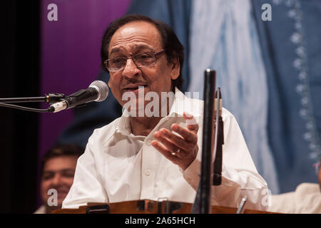 Ustad Ghulam Ali chanteuse pakistanaise ghazal Patiala Gharana chantant à Mumbai Inde Asie Banque D'Images