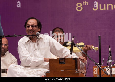 Ustad Ghulam Ali chanteuse pakistanaise ghazal Patiala Gharana chantant à Mumbai Inde Asie Banque D'Images