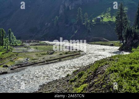 Rivière Kishanganga, vallée du Gurez, Bandipora, Cachemire, territoire de l'Union, UT, Inde, Asie Banque D'Images