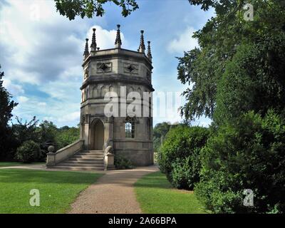 Dans la folie de l'eau de Studley Royal jardins de l'abbaye de Fountains, North Yorkshire, Angleterre Banque D'Images
