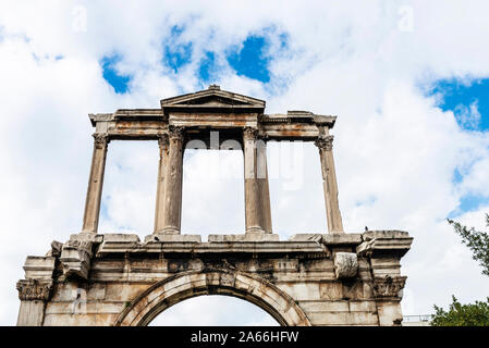 Vue de l'Arche d'Hadrien (la porte d'Hadrien), un arc de triomphe romain, à Athènes, Grèce Banque D'Images