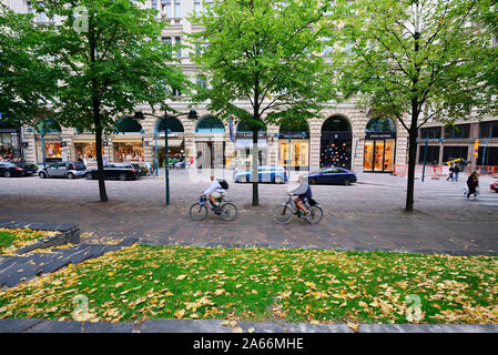 La vie de la rue à l'automne. Parc Esplanadi, Helsinki. La Finlande Banque D'Images