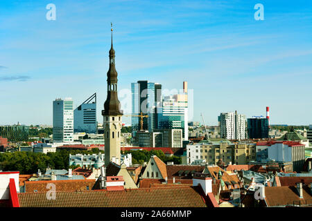 Tallinn moderne vue depuis la colline de Toompea. Tallinn, Estonie Banque D'Images