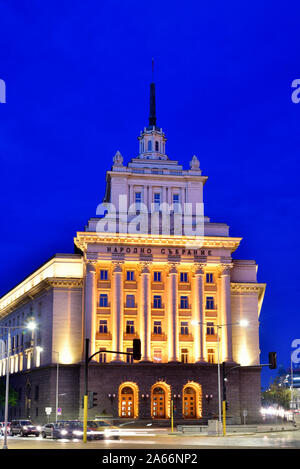 Le bâtiment de l'ancien siège du parti communiste aujourd'hui utilisé par l'Assemblée nationale de Bulgarie, Sofia, Place de l'indépendance. Bulgarie Banque D'Images