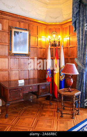 Santander, Espagne - 24 Février 2017 : salle de réunion à l'intérieur de Palais Royal de la Magdalena à Santander Banque D'Images