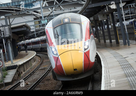 Un train LNER Azuma at Leeds gare Banque D'Images