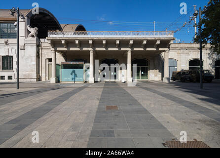 Façade d'entrée du Memoriale della Shoah Holocaust Memorial, Milano de Milan dans la Gare Centrale d'où 774 Juifs ont été déportés d.LA DEUXIÈME GUERRE MONDIALE Banque D'Images