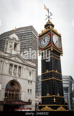 Le petit Ben réveil à Victoria, Londres Banque D'Images