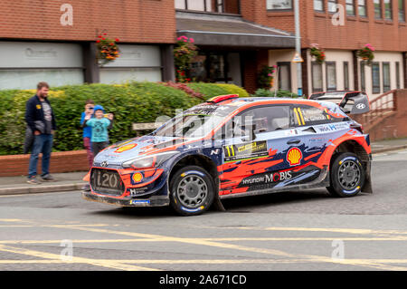 11 voiture pilote, Thierry Neuville, Co-Driver Nicolas Gilsoul, Wales Rally GB en entre les stades à Newtown, Powys, Wales, UK Banque D'Images