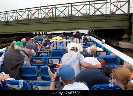 Tournée avec les bateaux Paddan dans le port de Göteborg. Ici au pont, appelé 'Osthyveln" où tout le monde arrive à se coucher dans le bateau.Photo Jeppe Gustafsson Banque D'Images