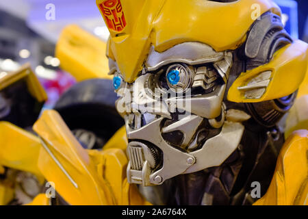 Bangkok, Thaïlande 01 Apr 2018 : Réplique de Bumblebee des transformateurs sur l'affichage sur la plaza Banque D'Images