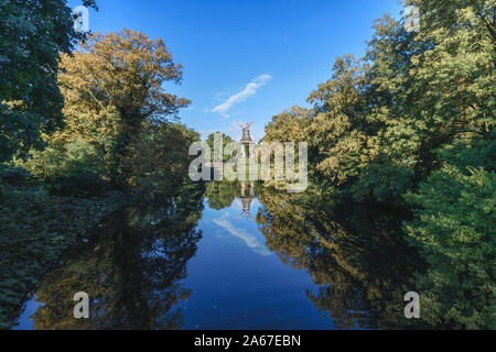 Parc Wallanlagen dans une journée ensoleillée, Brême, Allemagne Banque D'Images