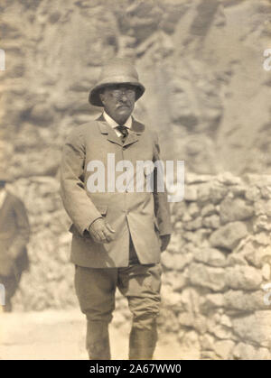 L'ancien président américain Theodore Roosevelt, le port de casque colonial en Afrique de l'étendue de l'Afrique de l'Smithsonian-Roosevelt Safari, Expédition, Mars 1910 Banque D'Images