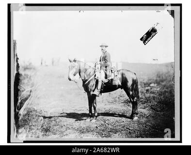 William Wilson, du scoutisme, du siège, de l'armée du Potomac, assis sur le cheval, portrait en pied, orienté vers la gauche, Culpeper, Va.] / photo de James Gardner Banque D'Images