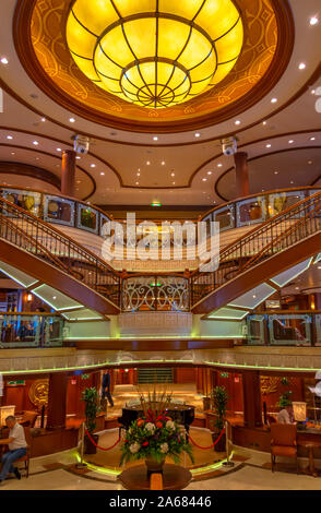 L'intérieur Mme Queen Victoria est un navire de croisière de classe Vista exploité par la Cunard Line. Banque D'Images