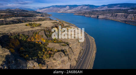 Vue panoramique sur la gorge du Columbia à l'automne de Rowena view point Banque D'Images