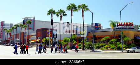 Long Beach, Californie, le grand brochet, centre commercial avec les détaillants, restaurants, cinéma, club et boutique Banque D'Images