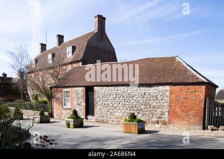 Ancienne ferme et dépendances dans village d'Avebury dans le Wiltshire England UK Banque D'Images