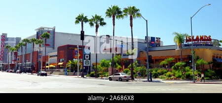 Long Beach, Californie, le grand brochet, centre commercial avec les détaillants, restaurants, cinéma, club et boutique Banque D'Images