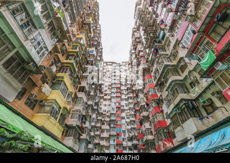 Hong Kong célèbre bâtiment résidentiel traditionnel, Yick Fat bâtiment à proximité de Quarry Bay Banque D'Images