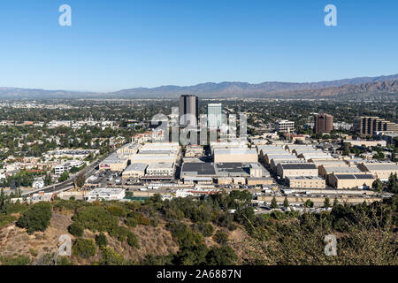 Burbank, Californie, USA - 20 octobre 2019 - Matin vue du studio Warner Bros et le quartier de Burbank media dans la vallée de San Fernando, près de Los Un Banque D'Images