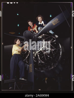 Les femmes au travail sur Douglas C-47 le transport de fret, Douglas Aircraft Company, Long Beach, Californie Banque D'Images