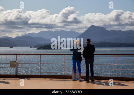 L'île de Vancouver, Colombie-Britannique, Canada - le 27 septembre 2019 : les voyageurs sur un bateau de croisière pendant une journée ensoleillée. Banque D'Images