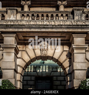 Entrée Royal Academy of Arts, Londres, Royaume-Uni. Banque D'Images