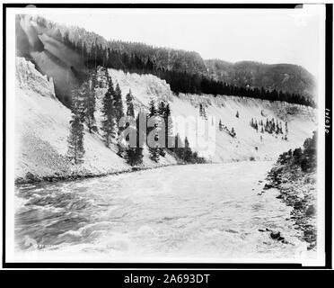 Yellowstone River à la pêche à la piscine, le Parc National de Yellowstone, atteint par la Northern Pacific Railway via passerelle Gardiner Banque D'Images