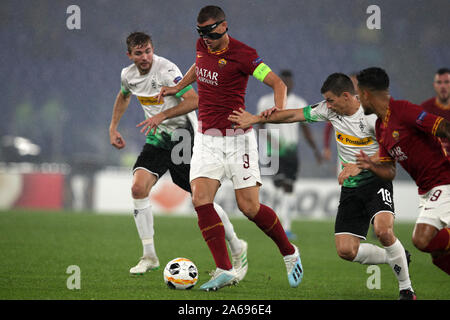 Roma, Italie. 25 octobre, 2019. 24/10/2019 Rome Stadio Olimpico Europa League AS Roma vs Borussia Moenchengladbach Edin Dzeko ( Roma ) que les Roms et Borussia Moenchengladbach même le 3ème tour d'Europa League par 1-1 (photo de Giuseppe Fama/Pacific Press) Credit : Pacific Press Agency/Alamy Live News Banque D'Images