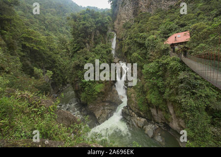 La spectaculaire chute d'Paílón Del Diablo, Baños de Agua Santa, Equateur Banque D'Images