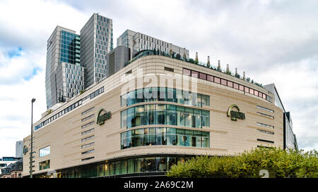 FRANKFURT AM MAIN, ALLEMAGNE - 05 octobre 2019 : Galeria Kaufhof à Zeil. La Galeria Kaufhof GmbH - plus grand magasin Metro AG(Metro Group). La rue Zeil Banque D'Images