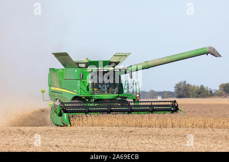 La récolte de soja près de Roscoe, Iowa. Banque D'Images