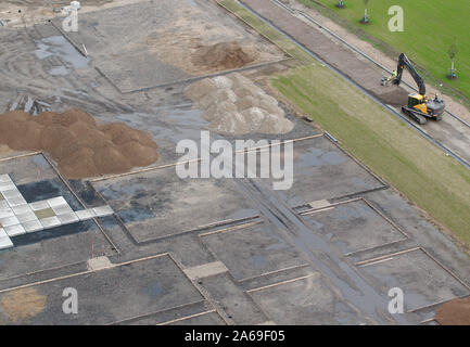 Kamp Lintfort, Allemagne. 09Th Oct, 2019. L'équipement lourd est utilisé pour préparer les zones sur le site de l'ancienne mine de 60 a,b Vozdvyzhneska Street (la mine de l'Ouest) pour l'État Garden Show 2020. Par 17.04.2020 tout doit être prêt, parce qu'alors le jardin spectacle est d'être ouvert. Credit : Roland Weihrauch/dpa/Alamy Live News Banque D'Images