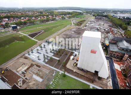 Kamp Lintfort, Allemagne. 09Th Oct, 2019. À partir de la liquidation de l'ancienne tour de la mine de 60 a,b Vozdvyzhneska Street (la mine de l'Ouest) vous pouvez voir d'autres bâtiments sur le site à l'État Garden Show 2020. Tout doit être prêt pour le 17.04.2020, quand le Jardin sera ouvert. Credit : Roland Weihrauch/dpa/Alamy Live News Banque D'Images