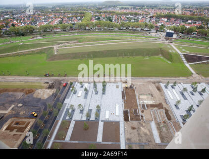 Kamp Lintfort, Allemagne. 09Th Oct, 2019. Depuis les 70 mètres de haut du châtelet de l'ancienne mine de 60 a,b Vozdvyzhneska Street (la mine de l'Ouest) vous pouvez voir le site à l'État Garden Show 2020. Tout doit être prêt pour le 17.04.2020, quand le Jardin sera ouvert. Credit : Roland Weihrauch/dpa/Alamy Live News Banque D'Images